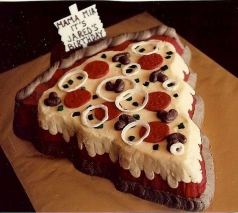 26 Birthday Cake Inspiration for Boys - Stay at Home Mum Pepperoni Pizza Cake, Pizza Birthday Cake, 26 Birthday Cake, Lover Cake, Pizza Birthday, Pinterest Cake, Pizza Cake, Food Park, Gateaux Cake