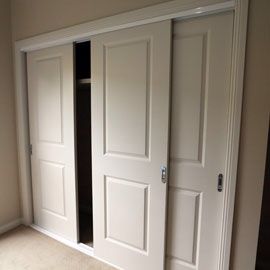 Built in doors Bedroom Robes, Deep Closet, Bedroom Built In Wardrobe, Built In Robes, Linen Cupboard, Linen Closet Organization, Living Room Red, Wardrobe Design Bedroom, Kid Closet