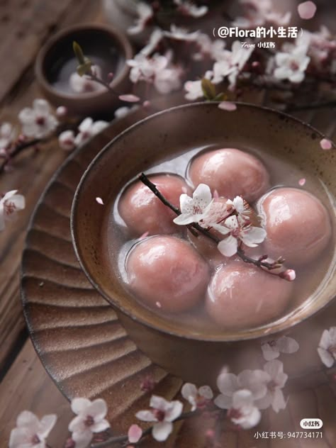 Chinese Sweets Aesthetic, Chinese Cake, New Year's Desserts, Dessert Photography, Chinese Dessert, Pink Foods, Japanese Dessert, Food O, Asian Desserts