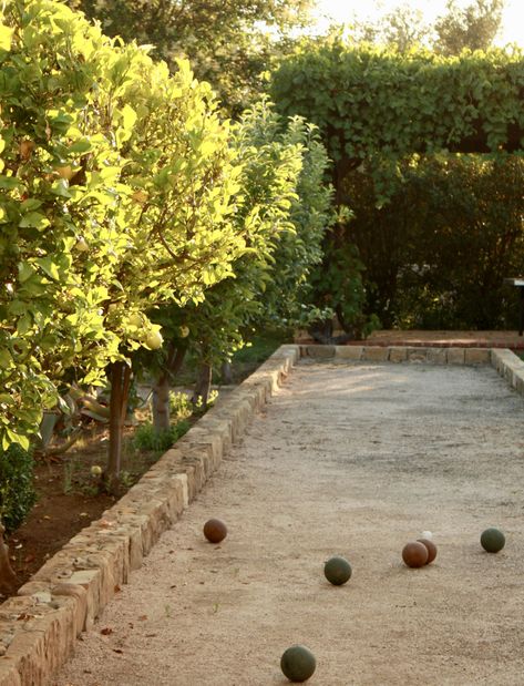 Backyard Bocce Court, Modern Bocce Ball Court, Home Bocce Ball Court, Bacci Ball Court, Diy Bocce Ball Court, Corn Hole Court Backyard Ideas, Bocci Ball Court, Boules Court Garden, Bocce Ball Court Backyard Diy