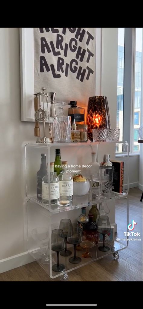 College Apartment Inspiration, Glam Bar Cart, Decor Inspiration Bedroom, Home Decorating Styles, Apartment Vibes, Home Paint, College House, Apartment Goals, College Apartment Decor