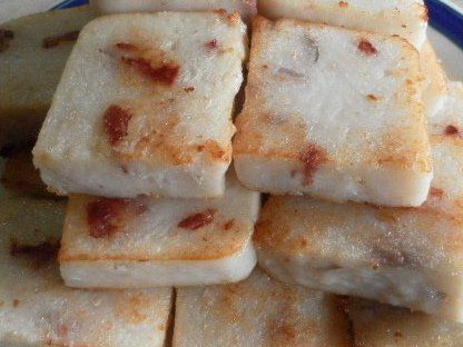 Radish Cake Recipe, Singapore Hawker, Chinese Dessert Recipe, Radish Cake, Turnip Recipes, White Radish, Turnip Cake, Chinese Cake, Dim Sum Recipes