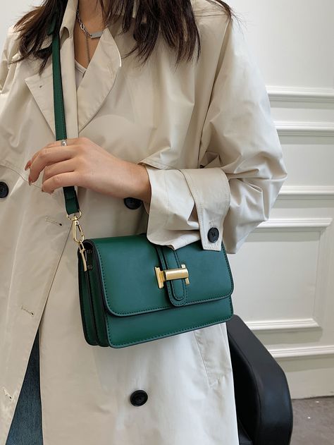 Metallic Decor Flap Crossbody Bag Gold Bag Outfit, Sling Bags Women Casual Outfit, Green Purse Outfit, Fall Business Outfits, Green Bag Outfit, Sling Bag Outfit, Crossbody Bag Outfit, Metallic Decor, Shoulder Bag Outfit