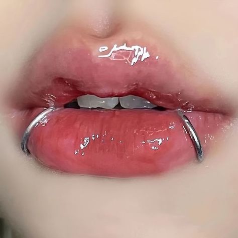 Pirsing Lips, Snake Bites Piercing Aesthetic, Man Dress Shirt, Snake Bites Piercing, Lips Piercing, Lip Piercing Ring, Snake Bite Piercing, Mouth Piercings, Lip Piercing Jewelry