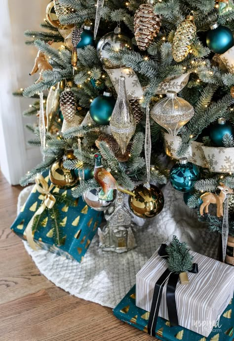 Turquoise Christmas Decor, Teal Christmas Tree, Turquoise Christmas Tree, Peacock Christmas Tree, Glam Christmas Tree, Christmas Tree Decor Ideas, Christmas Lights Outside, Tree Decor Ideas, Teal Christmas