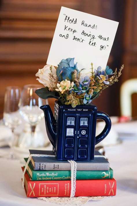 Book Wedding Centerpieces, Dr Who Wedding, Doctor Who Wedding, Unique Wedding Centerpieces, Book Centerpieces, Book Themed Wedding, Nerd Wedding, Geeky Wedding, Nerdy Wedding