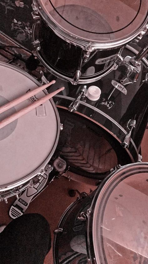 Drums Wallpaper, Street Punk, Drummer Boy, Music Pictures, Photo Editing Tricks, Music Photo, Music Aesthetic, Drum Set, Friendship Goals