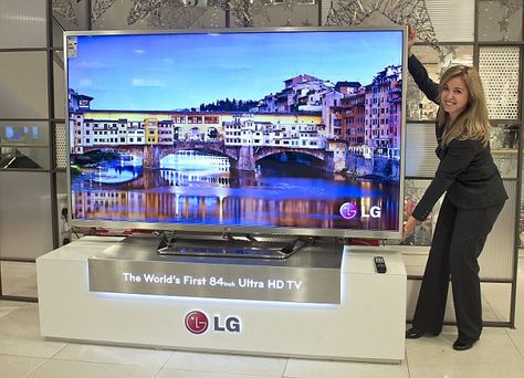 The £5,000 Ultra High-Definition TVs that could be obsolete by next year! Ultra HD TVs like this massive 84 inch LG model boast astonishing picture clarity with images that are said to be four times sharper than current high definition TVs but may not work in one year. Click through to link to read why. 65 Inch Tv, Watching Television, Blank Screen, Usb Storage, Lg Tv, Big Screen Tv, Big Tv, Lg Tvs, Flat Screen Tv