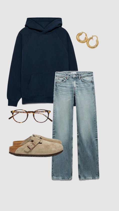 Sunday Morning Outfit Casual, Cold Costal Outfits, Colder Spring Outfits, Birkenstock Clogs Outfit Jeans, Exam Outfit Comfy, 2025 Outfits Winter, Outfit Ideas With Dark Blue Jeans, Blue Baggy Jeans Outfit Winter, Outfit Ideas With Clogs