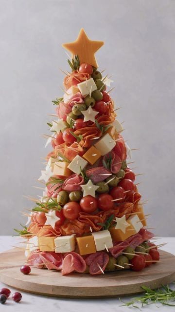 Aldi Party Food, Charcuterie Christmas Tree, Food Christmas Tree, Charcuterie Christmas, Party Food Christmas, Christmas Charcuterie, Christmas Buffet, Christmas Recipes Appetizers, Painting Concrete Porch