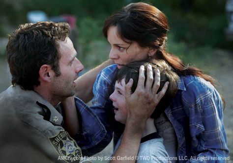 Lori, please don't lose Carl again Grimes Family, Carl The Walking Dead, Rick And Carl, Sarah Wayne Callies, Walking Dead Art, Denis Villeneuve, The Walking Dead Tv, David Fincher, Carl Grimes