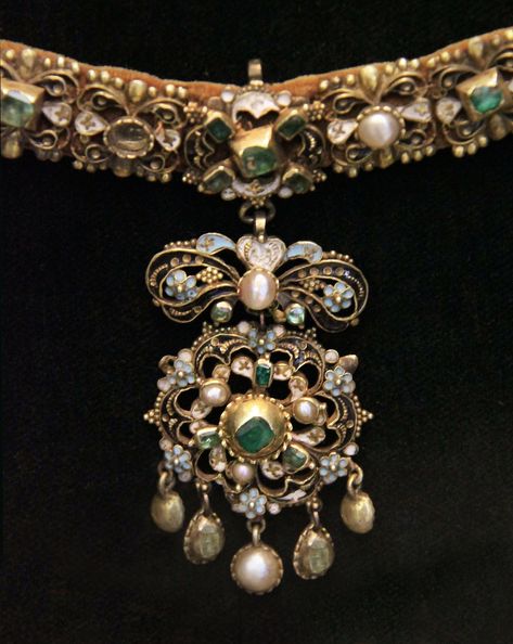 https://flic.kr/p/9EEWNE | Hungarian, 17th century, Jewellery | @ Hungarian National Museum - Budapest   *I "retouched" 2 missing danglies on left side... 17th Century Jewelry, Slavic Jewelry, Period Jewelry, Baroque Jewelry, Royal Crowns, Historical Jewellery, Medieval Jewelry, Aquamarine Jewelry, Royal Jewels