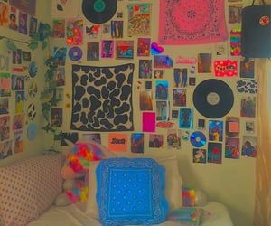 Kid Core Room, Indie Kid Room, Indie Room Inspo, Indie Rooms, Indie Room Ideas, Indie Bedroom, Chill Room, Neon Room, Retro Room