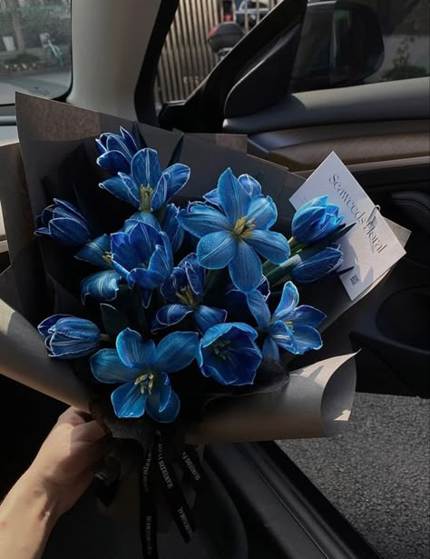 blue flowers Spoil My Man, Navy Blue Bouquet, Blue Flower Arrangements, Blue Flowers Bouquet, Indigo Flower, Blue Aesthetics, Dark Blue Flowers, Blue Flower Wallpaper, Gothic Floral