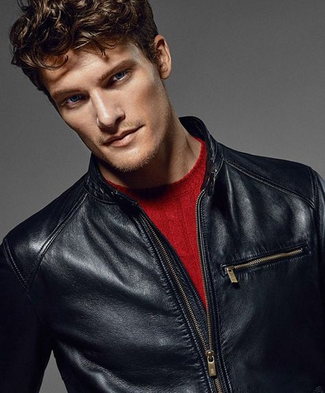 Danny Beauchamp for Massimo Dutti Holiday 2015 Danny Beauchamp, Brandon Beemer, Mens Holiday Gift Guide, Trends Magazine, Mens Holiday, Look Book, Ford Models, Leather Jacket Men, Massimo Dutti