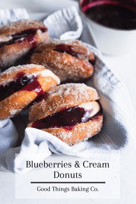 Doughnut Filling, Chocolate Donut Recipe, Blueberries And Cream, Dessert Charcuterie, Filled Donuts, Donut Recipe, Homemade Donuts, Cake Candy, Delicious Donuts