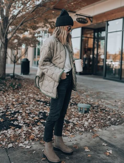 Blundstone Outfit, Outdoorsy Outfits, Fall Hiking Outfits, Outdoorsy Style, Look Boho Chic, Hiking Outfit Fall, Hiking Outfits, 2024 Outfits, Camping Outfits