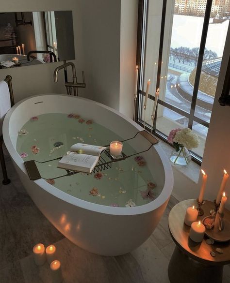 Bath Tub Aesthetic, Bathtub Aesthetic, Big Bathtub, Aesthetic Bath, Bath Aesthetic, Spa Like Bathroom, Dream Apartment, Dream Bathroom, Dream House Decor