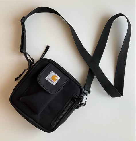 Small carhartt crossbody bag / side bag. Favorite bag for lots of things. Carhartt Side Bag, Aesthetic Side Bag, Aesthetic Crossbody Bag, Side Bag Outfit, Cute Side Bags, Small Bags Aesthetic, Carhartt Wip Bag, Carhartt Sling Bag, Carhartt Crossbody Bag