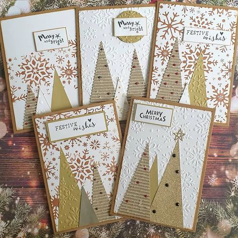 Mixed Media Christmas Cards, Kraft Christmas Cards, Cas Christmas Cards, Mixed Media Christmas, Handcrafted Christmas Cards, Homemade Holiday Cards, Christmas History, Traditional Christmas Cards, Glitter Snowflakes