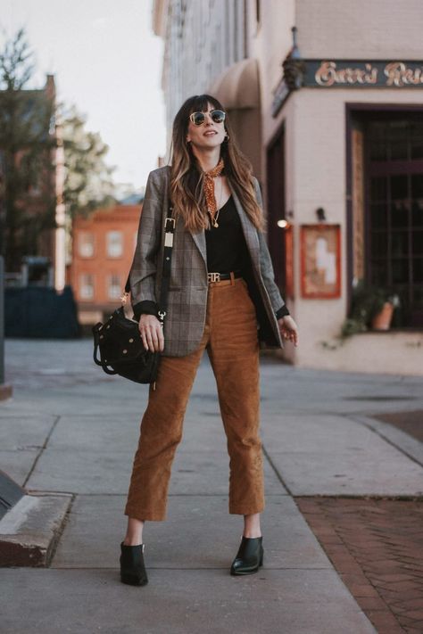 Everlane Corduroy Cropped Pants, Boss Booties, Plaid Blazer Corduroy Pants Outfit, Style Parisienne, Look Retro, Brown Pants, Todays Outfit, Menswear Inspired, Look Vintage, Plaid Blazer, Mode Inspiration