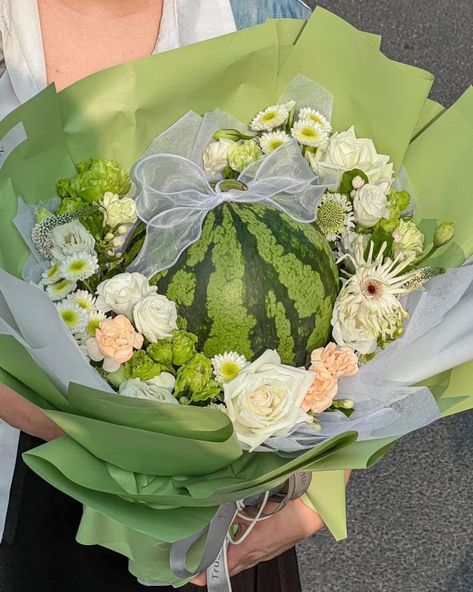 Funny Bouquet, Fruit Bucket, Fruit Bouquet Diy, Vegetable Bouquet, Bucket Flower, Bucket Gifts, Flower Boquet, Fruit Basket Gift, Art Gallery Interior