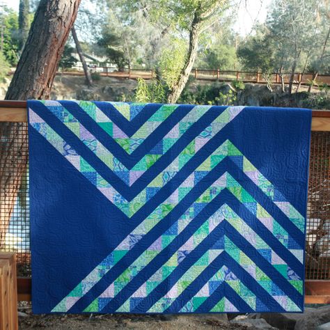 Tie Projects, Geometric Quilts, Simple Quilts, Triangle Quilts, Blue Quilt, Quilt Pattern Download, Rag Quilts, Quilt Modernen, Half Square Triangle Quilts