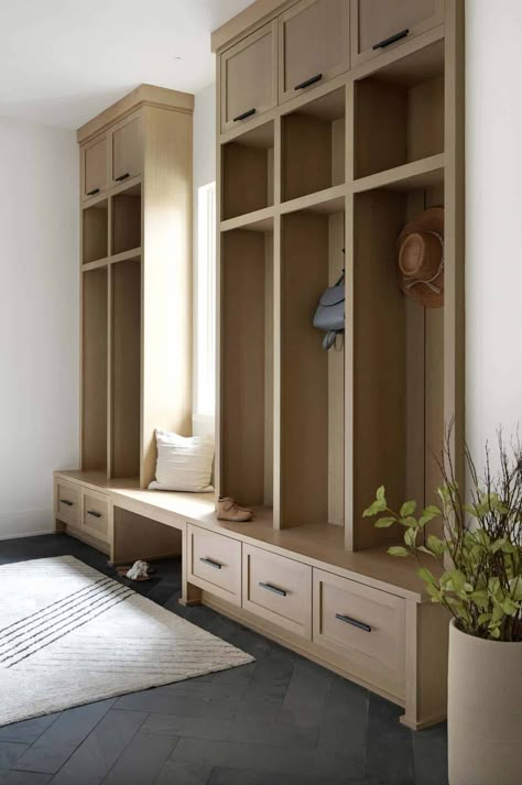 Mudroom Modern, Urban Farmhouse Designs, Mudroom Remodel, Mudroom Lockers, Mudroom Decor, Mudroom Laundry Room, Mud Room Storage, Mudroom Design, Urban Farmhouse