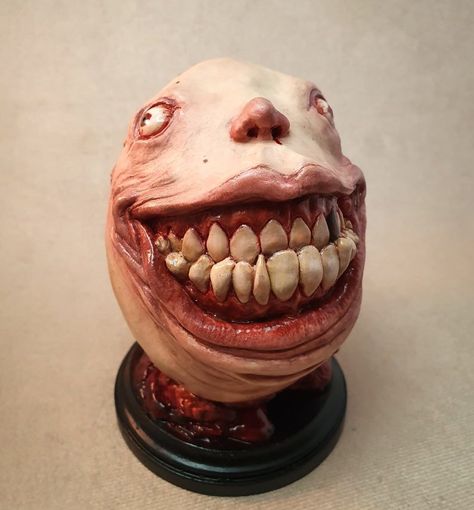 Creepy Smile, Goody Two Shoes, Sculpture Art Clay, Humpty Dumpty, Resin Sculpture, Horror Halloween, Sculpting Clay, Art Clay, Sculpture Clay