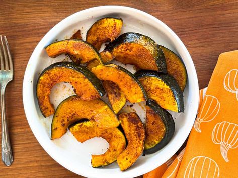 Roasted Kabocha Squash - Delicious Detour Kabocha Squash Recipe Roasted, Kobucha Squash Recipes, Kobucha Squash, Kabocha Squash Recipe, Roasted Kabocha Squash, Parmesan Cauliflower, Autumn Side Dishes, Kabocha Squash, Squash Recipe