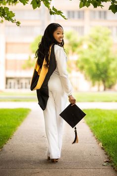 Graduation Celebration Outfit, Cute Poses For Graduation Pictures, Msw Graduation Photoshoot, Graduation Pictures With Hood, Grad School Photos, Mph Graduation Pictures, Masters Degree Photoshoot Black Women, Graduation Pictures University, Masters Degree Graduation Outfit