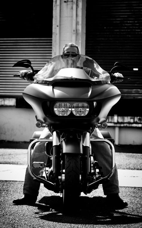 Harley Davidson Photography, Influencer Campaign, Harley Davidson Cvo, Cvo Road Glide, Road Glide Custom, Harley Davidson Wallpaper, Motorcycle Photography, Harley Davidson Road Glide, Motorcycle Garage