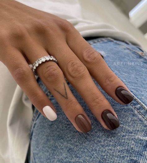 Short Almond Nails Fall Colors 2023, Natural Nails Inspo Aesthetic, Arfi Nails, Trendy Nails Brown, Fall Nails Square Short, Brown Gel Nails, Short Brown Nails, Nails Kurz, Luxio Nails