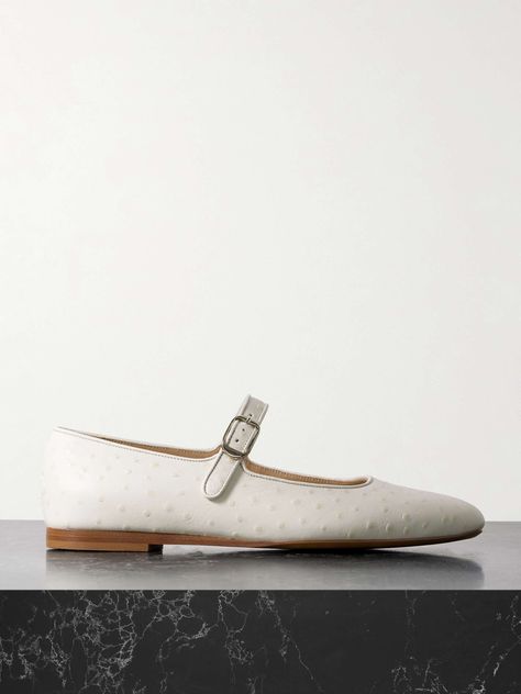 Crafted in Italy, Le Monde Beryl's Mary Jane ballet flats are made from ostrich-effect leather. These flats feature cushioned insoles, tonal piping, a round toe and are finished with silver-tone buckles.