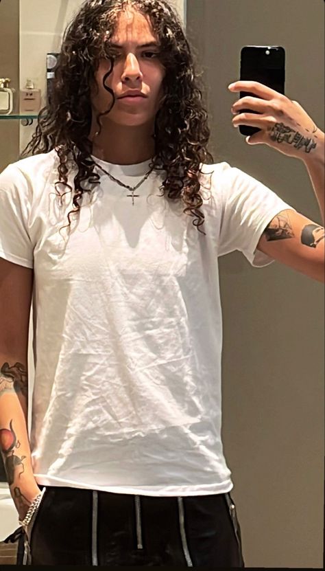 Masc Women Hairstyles, Curly Hair Masc Women, Black Androgyny, Masc Long Hair, Masc Hairstyles, Masc Girls, Masc Girl, 070 Shake, Tomboyish Outfits