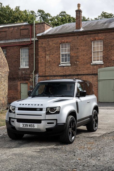 Defender Wallpaper, Defender Car, Best Suv Cars, New Land Rover Defender, Land Rover Car, New Land Rover, New Defender, Big Wheels, Tesla Roadster