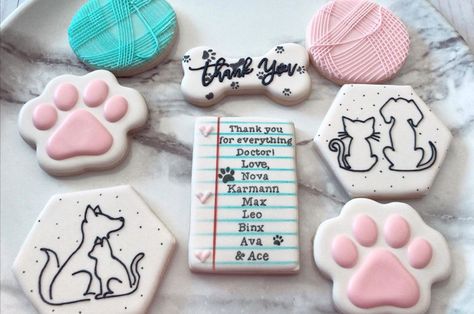 Jessica Averill on Instagram: “🐾 P A W - F E C T I O N🐾  Could there be a better way to thank your vet??! I thinkkkkk not!!😂🐾💗 how many fur babies do you all have??…” Veterinary Cookies Decorated, Vet Thank You Cookies, Vet Tech Cookies Decorated, Vet Cookies Decorated, Thank You Cookies, Graduation Cookies, Cookies Decorated, Cookie Ideas, Vet Tech