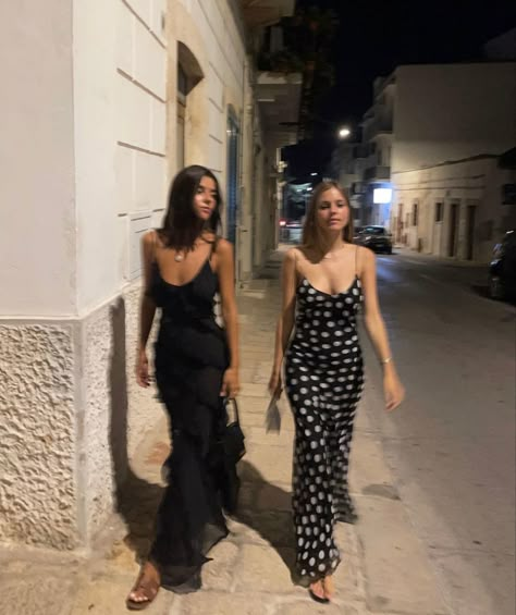 Outfit Elegantes, Long Party Dress, European Summer Outfits, Black Spaghetti, Europe Outfits, Looks Party, Party Dress Long, Guest Outfit, Mode Inspiration