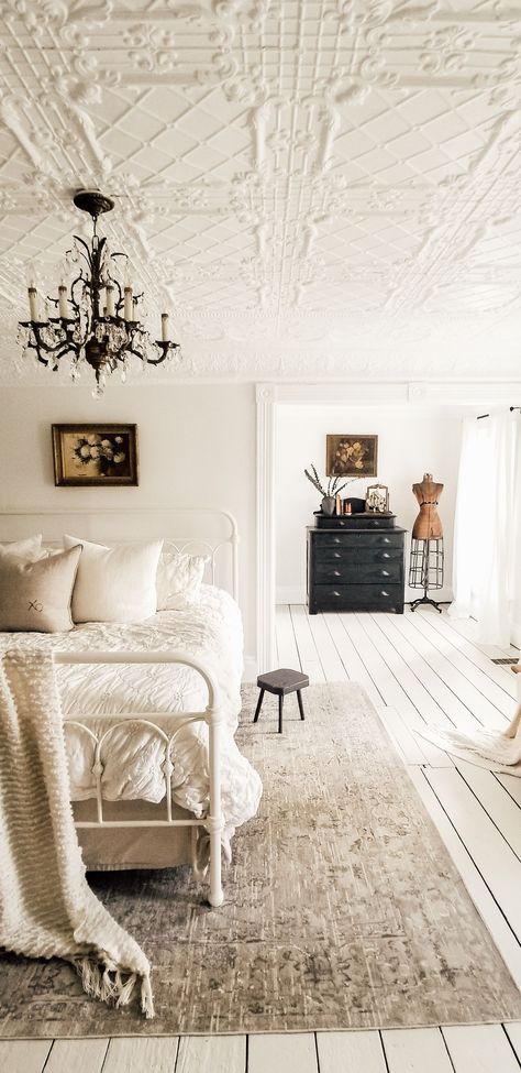 The Best White Paint Colors Farmhouse Master Bedroom Tin Ceiling #Farmhouse #dianamariehome #whitepaint #paintedfloors Best White Paint, Funky Junk Interiors, Farmhouse Master, White Paint Colors, Bedroom Vintage, Farmhouse Furniture, Farmhouse Bedroom, Cheap Decor, White Bedroom