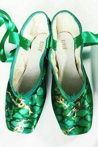 Green and Gold Custom Painted Ballet Pointe Shoes Colored Pointe Shoes, Green Ballet Shoes, Shoes Png, Ballet Pointe, Ballet Pointe Shoes, Napoleon Bonaparte, Ballet Beautiful, Pointe Shoes, Shoe Inspo