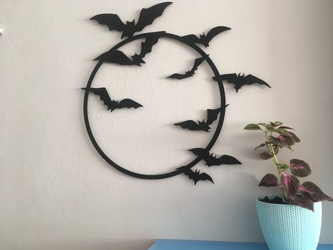 Flying Bats Metal Wall Artbats Metal Wall Decorbat Metal - Etsy Stylish Halloween Decor, Bat Decor, Wall Decor Halloween, Metal Bat, Flying Bats, Halloween Wood Crafts, Diy Halloween Wreath, Halloween Wall Decor, Goth Decor