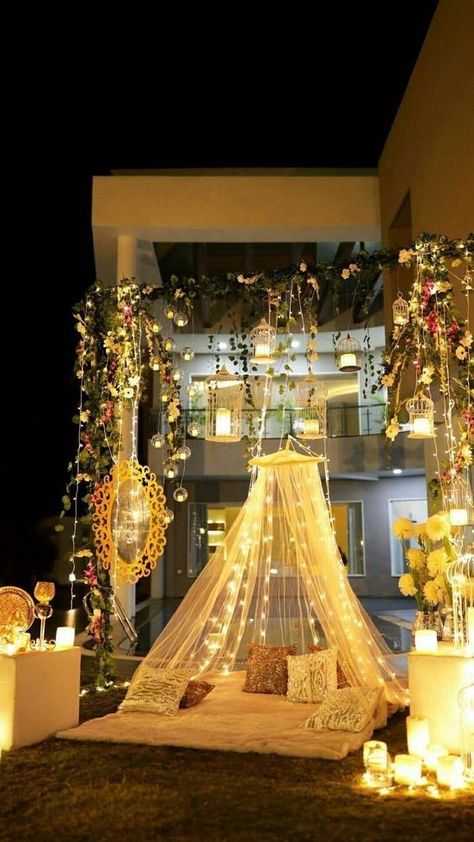 10 Post Lockdown Intimate Wedding Decor Ideas | Mehendi Decor Ideas, Decoration Birthday Party, Desi Wedding Decor, Luxury Wedding Decor, Mehndi Decor, Beautiful Wedding Decorations, Wedding Backdrop Decorations, Tent Decorations, Party Mode