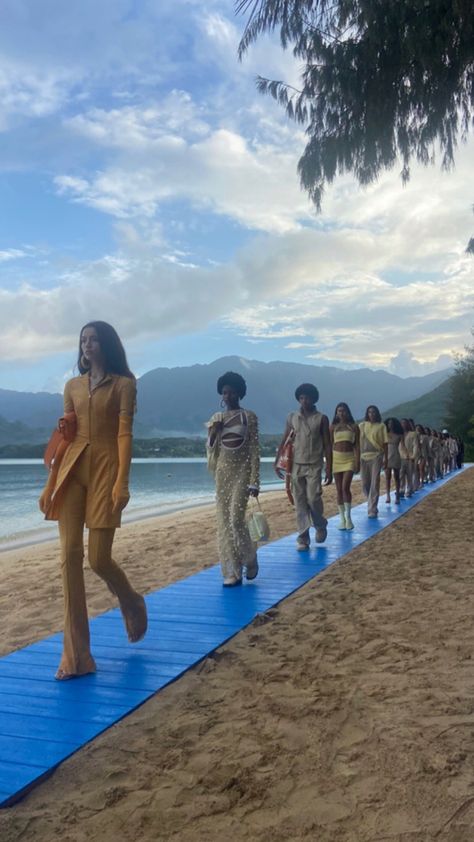 Outdoor Catwalk, Fashion Show Runway Stage, Jacquemus Aesthetic, Virtual Fashion Show, Fashion Show Catwalk, Event Proposal, Virtual Showroom, Summer Runway, French Summer