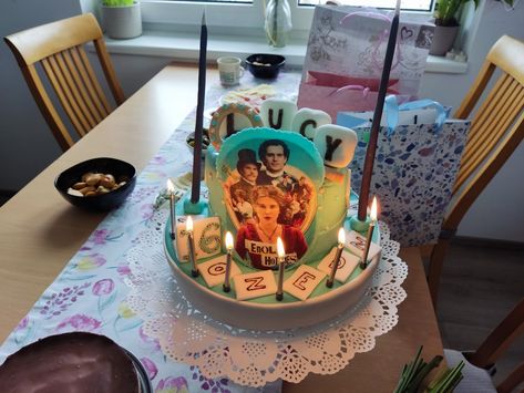 via @/lucypartridge._ on ig Enola Holmes Birthday Cake, Enola Holmes Cake, Enola Holmes Birthday Party, Funny Texts Jokes, Enola Holmes, Stranger Things, Birthday Parties, Cake Decorating, Party Ideas