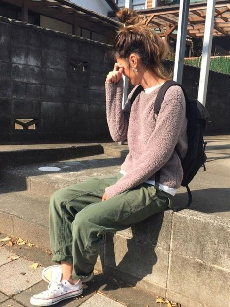 Style Uniform, Everyday Uniform, Estilo Indie, Khaki Trousers, Fashion Grunge, Mode Casual, Military Style, 가을 패션, Mode Inspiration