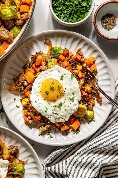 Sweet Potato Hash with Sausage Sweet Potatoes And Eggs Breakfast, Healthy Breakfast Whole Foods, High Protein Meals Paleo, Sweet Potato Sausage Hash, High Protein Sweet Potato Breakfast, Healthy Breakfast Inspiration, Healthy Whole Food Breakfast, Sweet Potato Hash Breakfast, Savory High Protein Breakfast