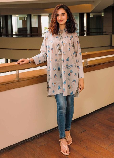 Pakistani Tops Casual, Classy Outfits For Short Women Chic, Tunics For Women Indian With Jeans, Pakistani Short Kurti, Pakistani Short Kurti Designs, Office Wear Kurtis Working Woman, Short Kurti Tops For Jeans, Short Kurtis For Jeans Cotton Style, Short Kurti Designs Latest For Jeans