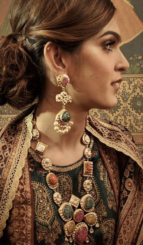 Sabyasachi Gold Jewellery, Sabyasachi Jewellery Bridal Collection, Navarathan Necklace, Navratan Jewellery, Navratna Jewellery, Navaratna Jewellery, Rajasthani Jewellery, Jaipur Jewelry, Wedding Jewellery Designs