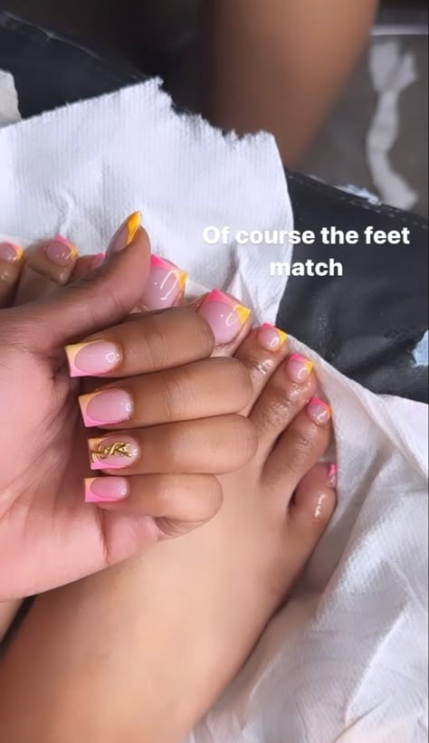 Summer Nails Black Women, Acrylic Toe Nails, Hard Nails, Colored Acrylic Nails, Girly Acrylic Nails, French Tip Acrylic Nails, Glow Nails, French Acrylic Nails, Short Square Acrylic Nails