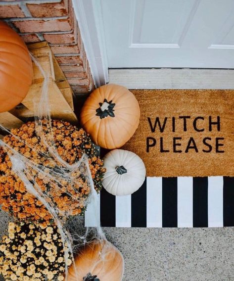 Witch please door mat. Ide Halloween, Diy Halloween Baby, Porta Halloween, Easy Diy Fall Crafts, Halloween Diy Door, Modern Halloween Decor, Pumpkins Diy, Fall Paper Crafts, Dekorasi Halloween